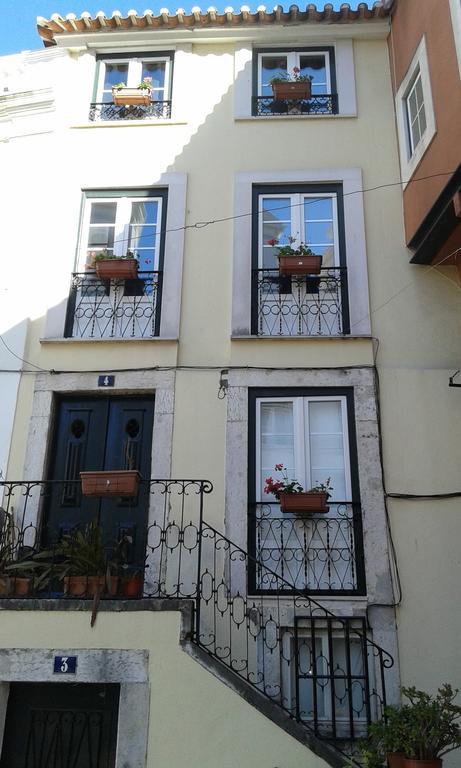 Beautiful Studio In Historic Alfama Lisbon Bagian luar foto